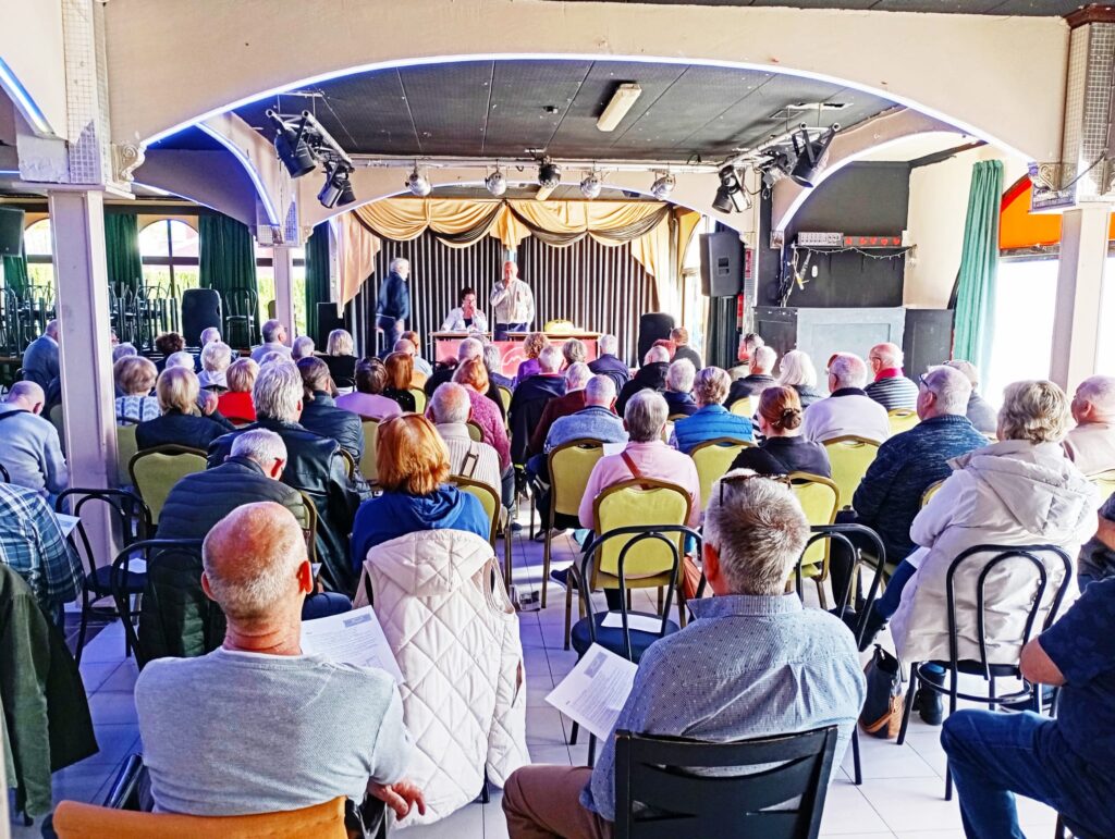 PIOC reúne a 80 vecinos en su encuentro mensual y llama a una movilización masiva el 23 de marzo